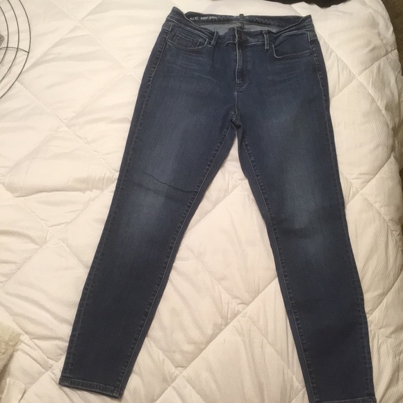 Ann Taylor Loft Jeans. Size 30/10 - Picture 5 of 7